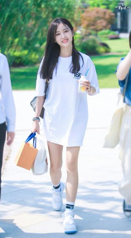 女明星夏日写真合集,吴宣仪孟美岐查祎琛都是什么颜值