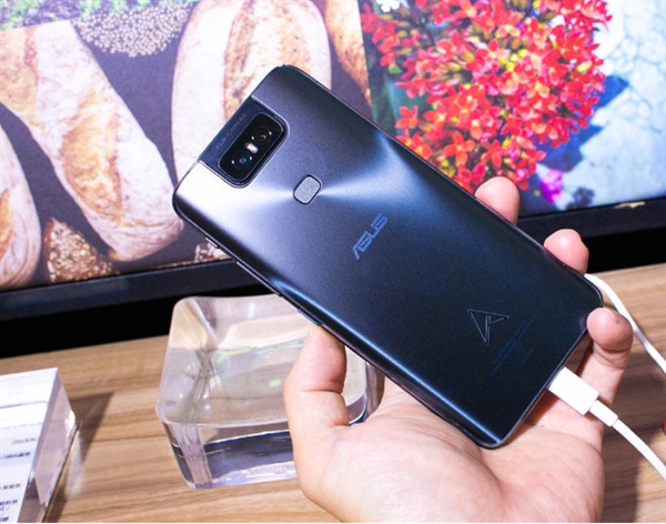 华硕ZenFone 6上市：骁龙855+旋转镜头