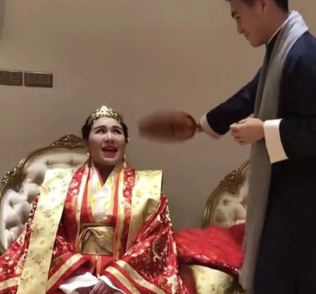 赌王四房女儿何超盈豪华“过大礼”曝光，像皇室公主出嫁一样夸张