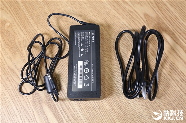 扔掉遥控器！坚果J7S智能投影仪图赏