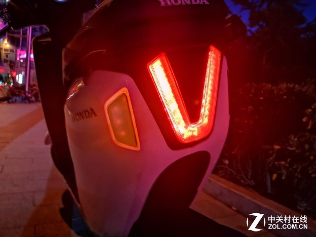 15张毛爷爷的差距 本田V-GO与小牛M+究竟有何区别 