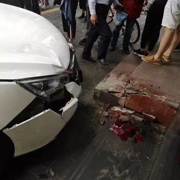 滴滴司机冲撞路人！滴滴又被约谈了：6月底前清退无资质车辆！