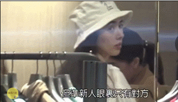 郭碧婷向佐恩爱现身香港街头，手牵手逛名店眼里只有对方