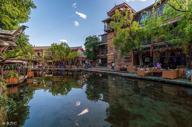 丽江古城是丽江市的一处旅游景点,又名"大研古镇