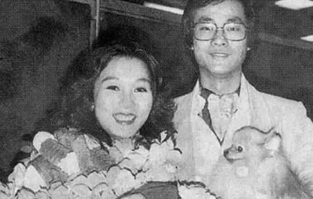 三任太太,四个女儿,一辈子活在女人堆里的郑少秋幸福吗?