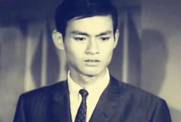 人物||一辈子活在女人堆里的郑少秋