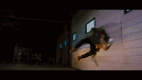 杨洋荷尔蒙爆棚演成龙新片,同组男演员昏倒,他竟用人工呼吸急救