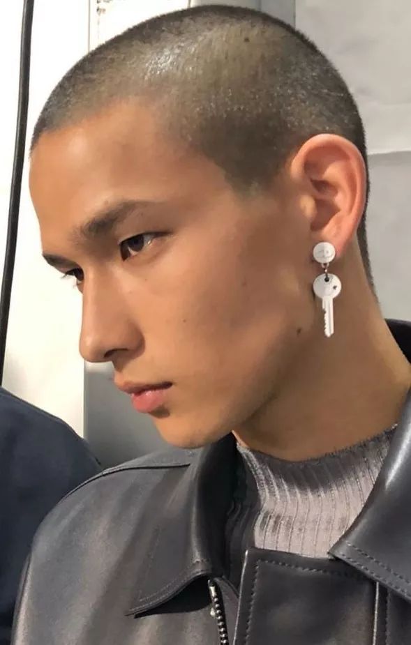 比利时亚裔男模Tommy童年照片曝光,我简直不敢相信!