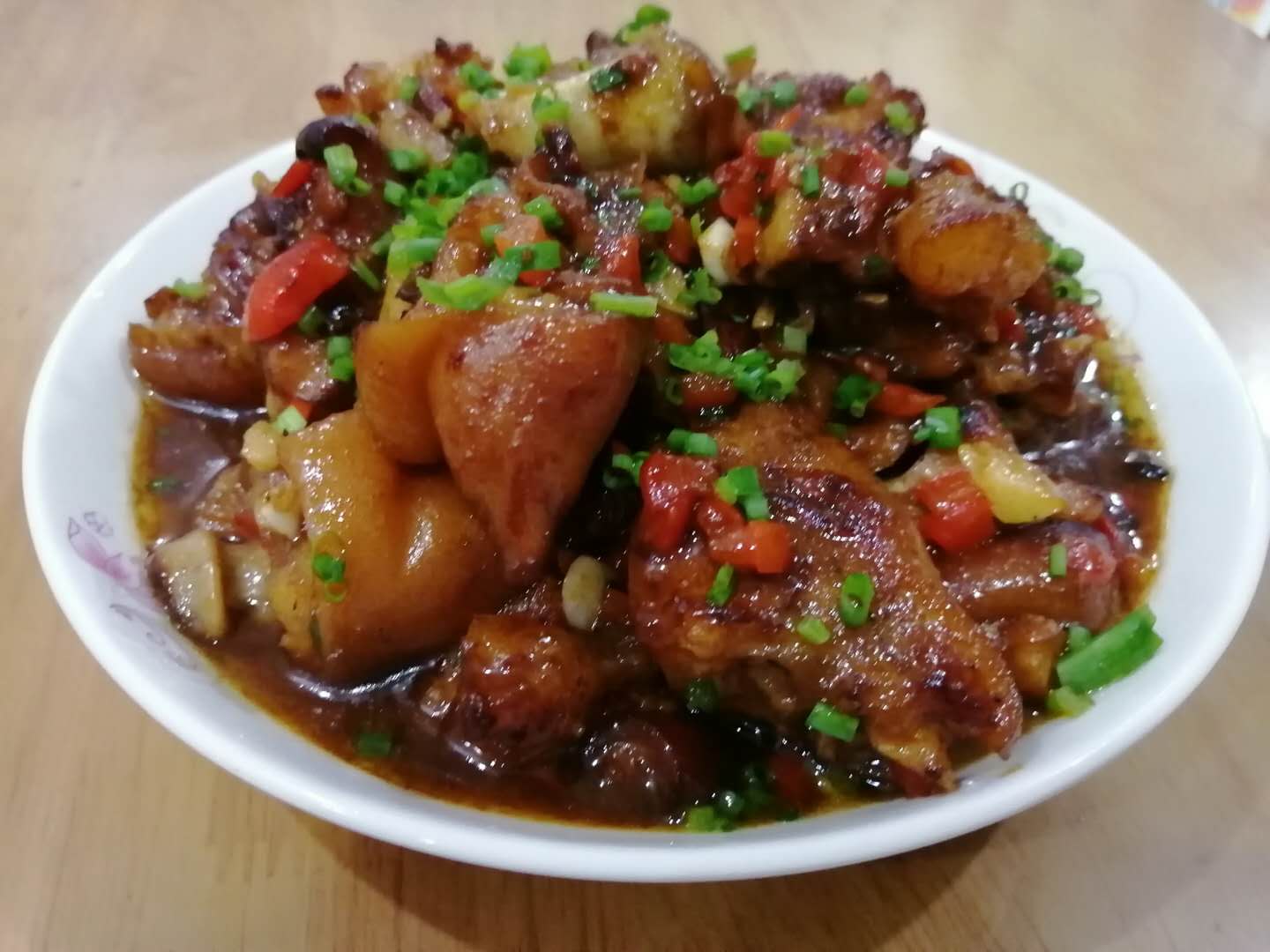 孩子爱吃的红烧猪蹄,光看图片就流口水,端上桌10分钟