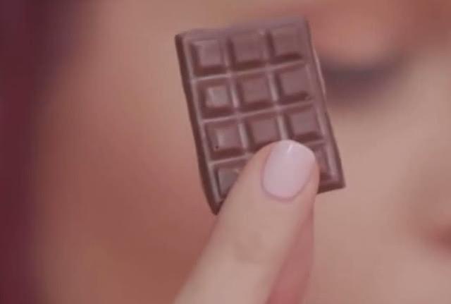 这块巧克力重4g，却至今没人能全部吃掉，你敢舔一口就算是王者