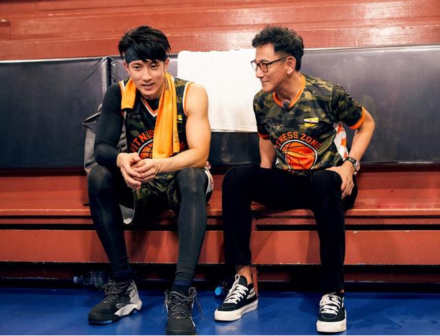 明星的神颜父母!女儿中学因颜值成名,爸爸好看得像韩剧男主