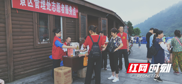 7月21日,南岳衡山景区共接待中外游客5万余人次.