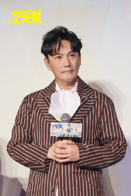 《跳舞吧！大象》高燃首映，没想到张信哲这么敢玩