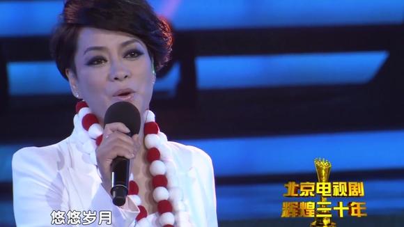 毛阿敏倾情演唱《渴望》,低沉的嗓音诠释感动,再听依旧是金曲