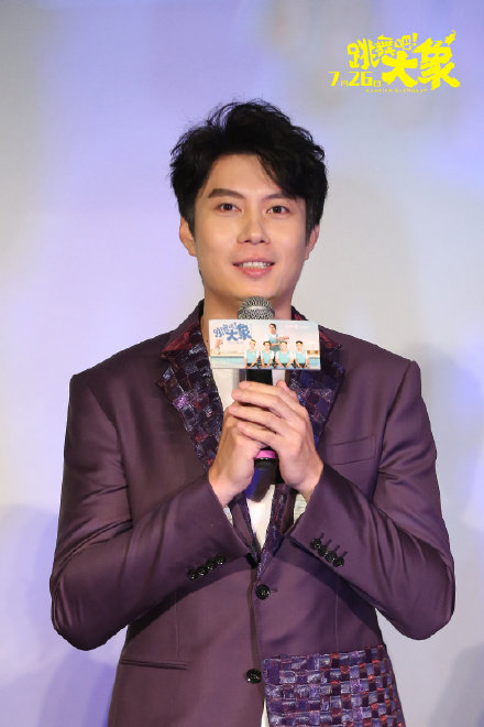 《跳舞吧！大象》高燃首映，没想到张信哲这么敢玩