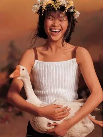 她是“第一丑模”，却成为中国首位国际超模