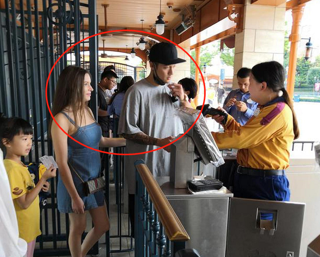 好友曝光聊天记录，蒋劲夫一个字回应新恋情