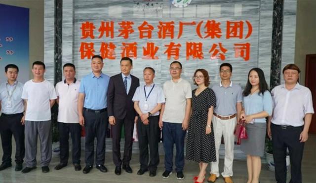 被称为香港无冕之王，当红时隐退，用3年时间教会儿子上厕所