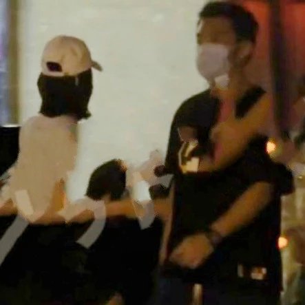 新恋情？郑恺被拍到深夜带高挑美女回住处