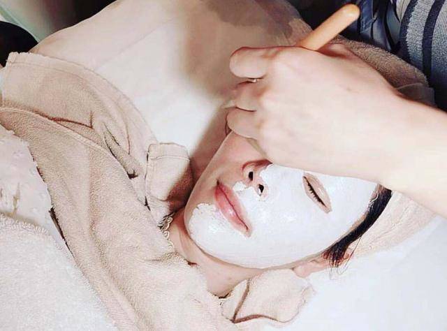 艾美琦日夜颠倒搞到块面烂晒靠一招搅掂 百万发平台