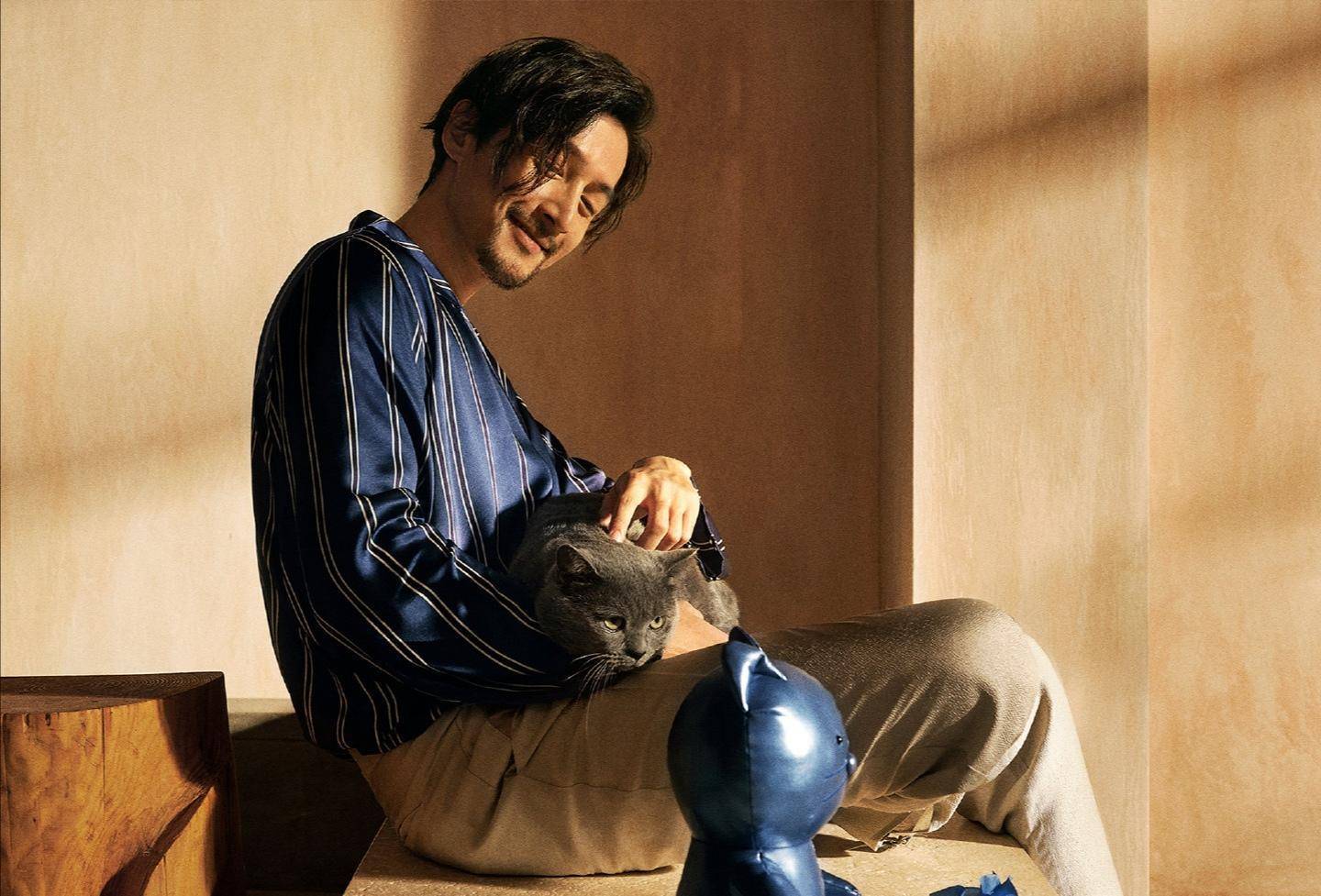 继公益接地气形象之后，胡歌广告也“翻车”？胡子拉碴变文艺青年