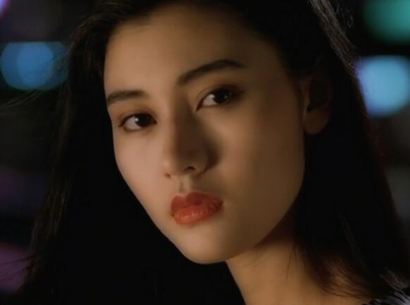 48李嘉欣大红唇出席开幕礼被赞容颜不老,但是这两个地方出卖了她