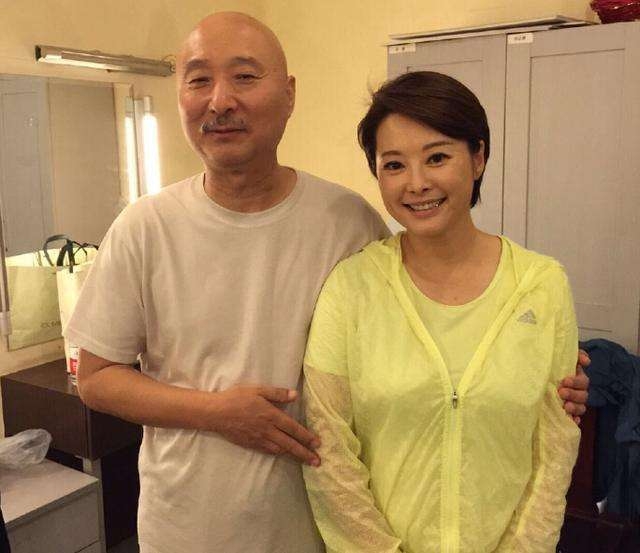 陈佩斯录视频亮相，64岁的他连胡子都白了，崔哥留言喊他兄弟