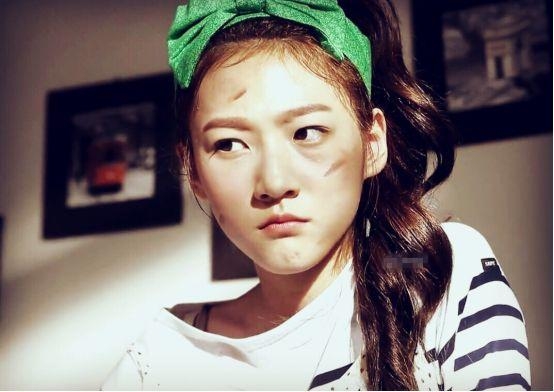 18岁女星自曝因走红曾遭受校园欺凌,被逼赤脚走回家!