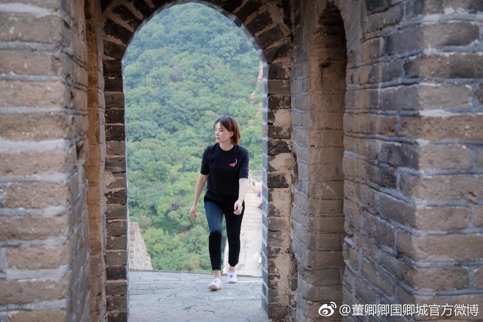 45岁董卿近照曝光，端庄温婉气质不输周涛，网友：和程前有夫妻相