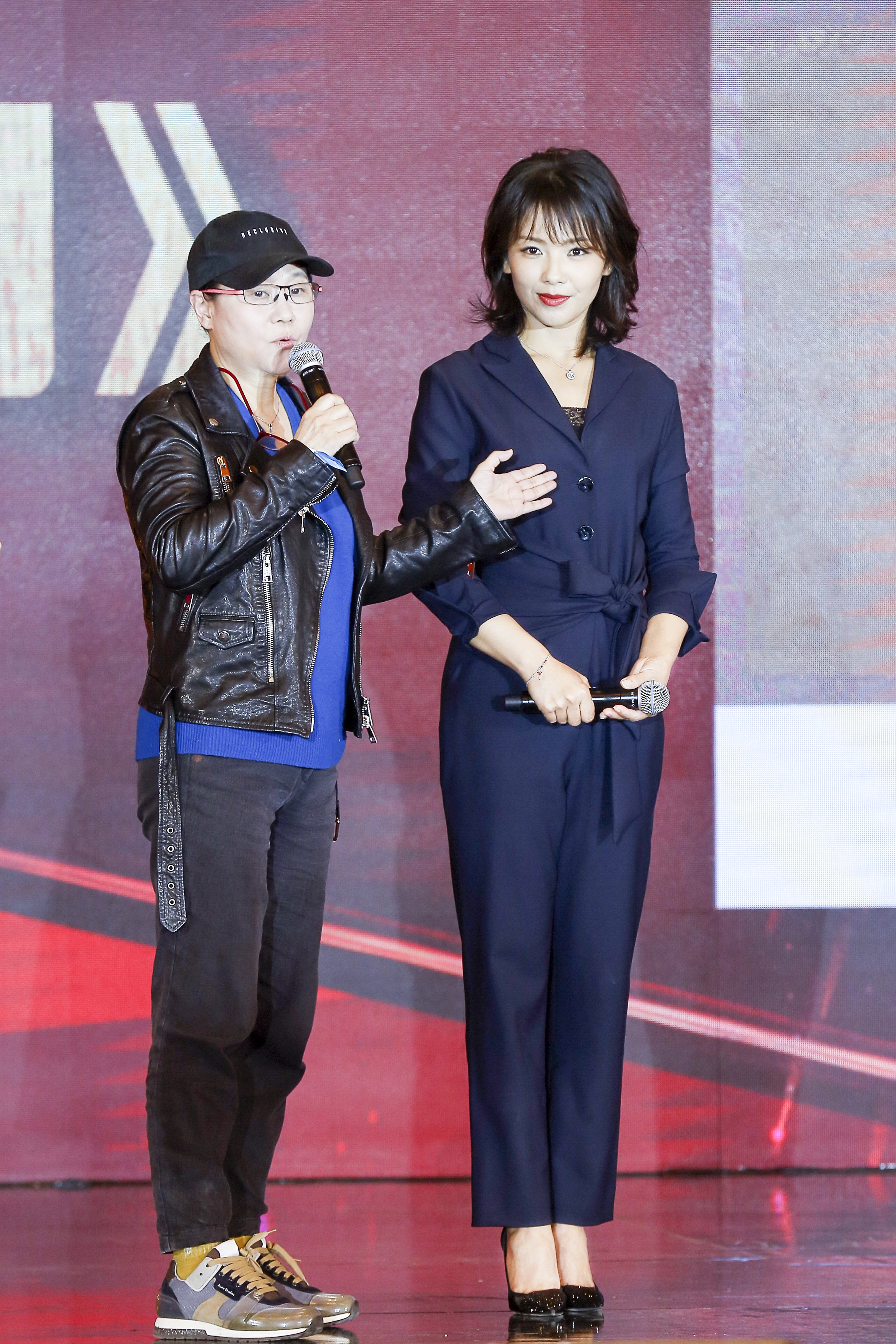 《欢乐颂》“五美”刘涛、蒋欣再聚 周冬雨秀美腿笑成眯眯眼