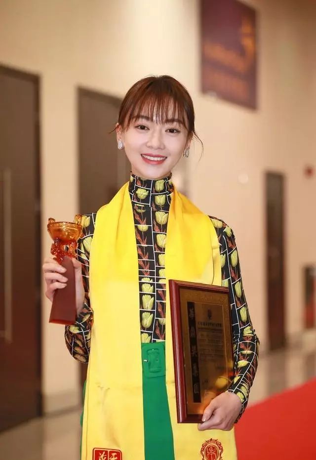 香江忆旧录||有钱有闲有美貌的名门淑女就会拥有快乐人生吗？