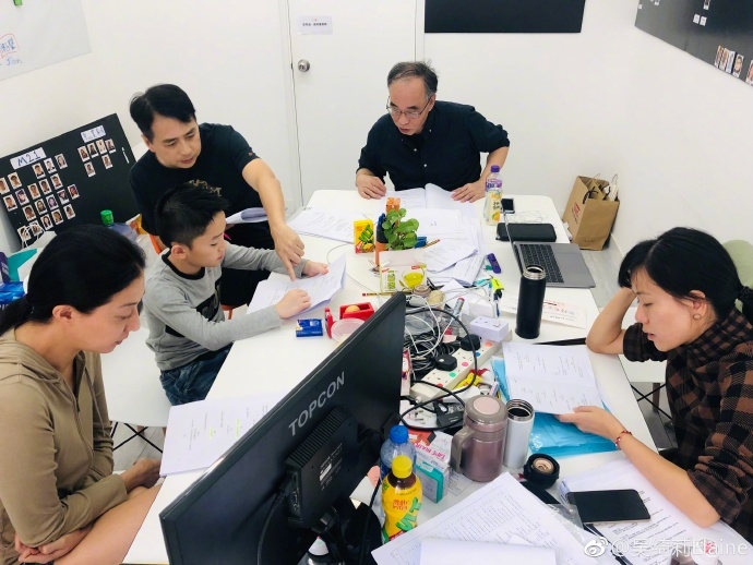 吴卓林宣布跟网红女友领证结婚，返港或得到吴绮莉支持！