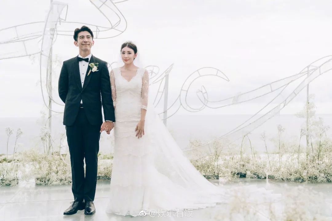 生完2个孩子才办婚礼，嫁小9岁老公，她逆袭了