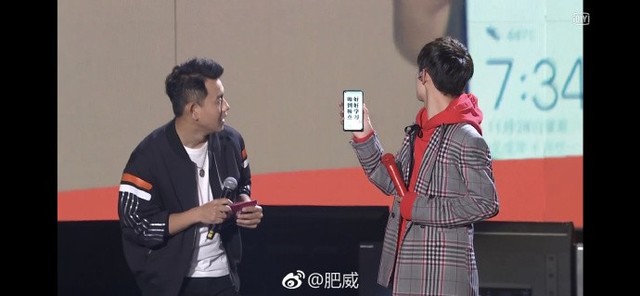 易烊千玺成人礼曝光新机 华为nova4终于来了