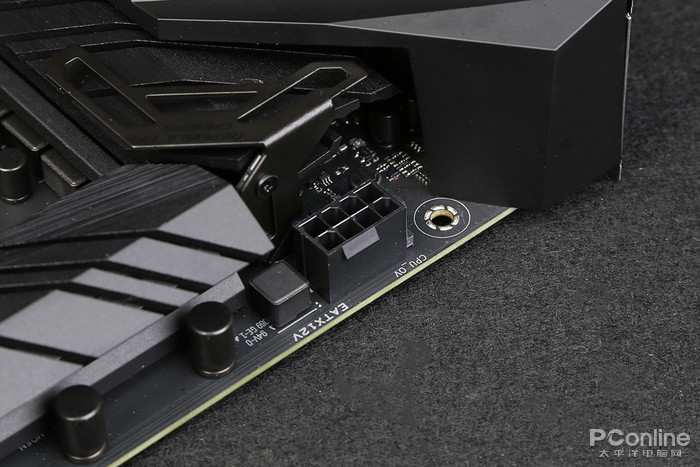 华硕ROG STRIX Z390-E GAMING主板评测：极致电竞 炫光图腾