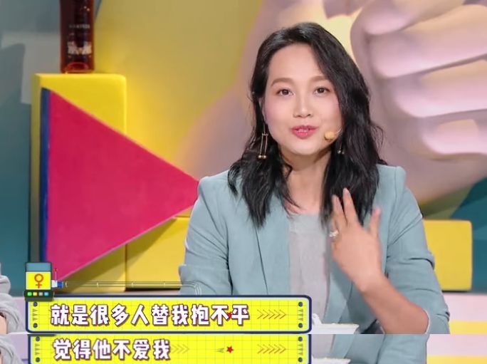 周一围牵手朱丹现身力证幸福，结果被网友吐槽太刻意！