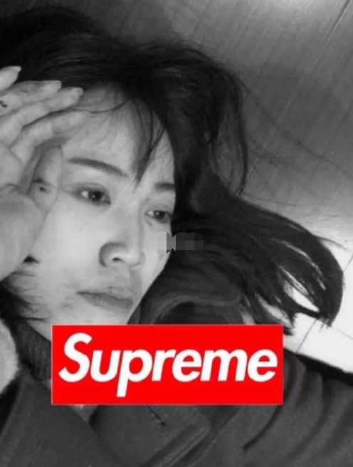 马蓉伤照被指摆拍，后被友人背着跑出院，网友：那我们来P图吧！