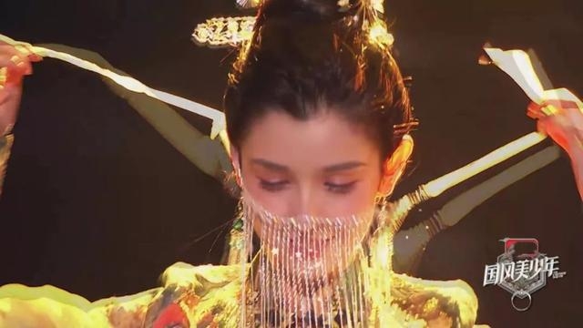 《国风美少年》首播热度高，鞠婧祎却被吐槽没文化没教养！