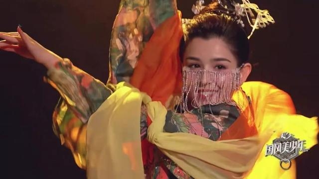 《国风美少年》首播热度高，鞠婧祎却被吐槽没文化没教养！