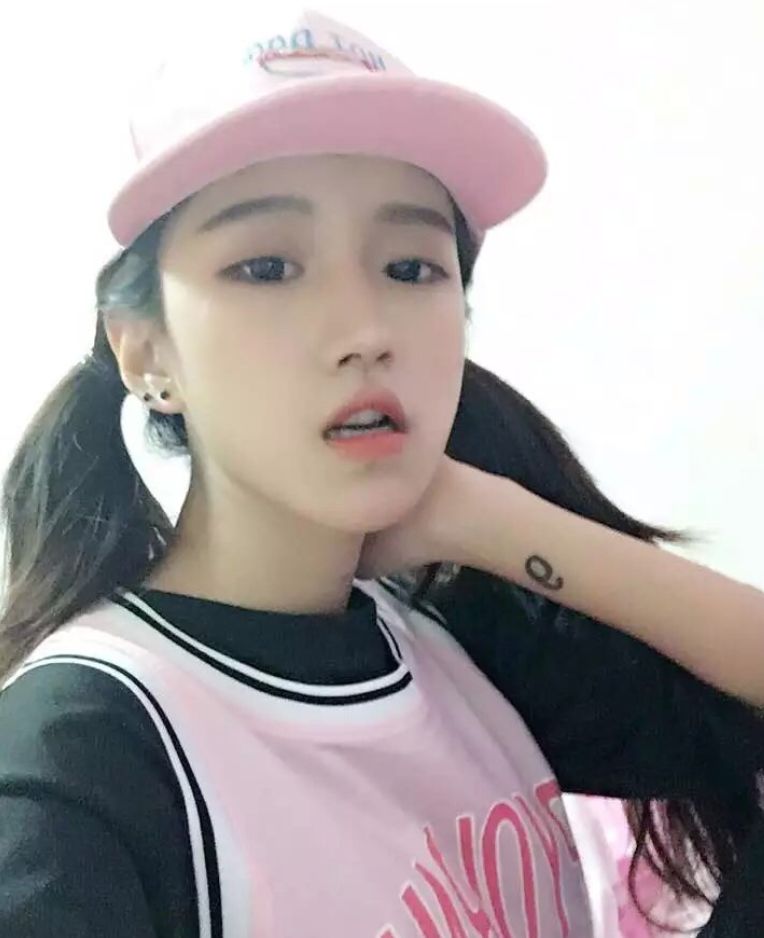 肿胀脸、寿星头少女cos杨超越造型后被骂惨了
