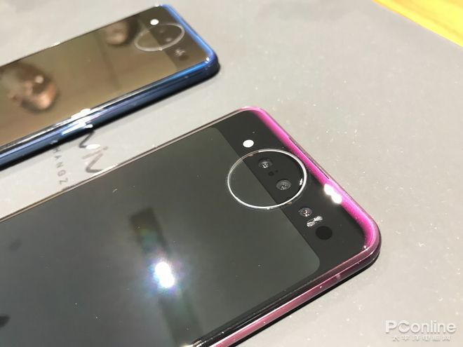 基于理性的大胆突破 聊聊“后现代风”的双屏版vivo NEX