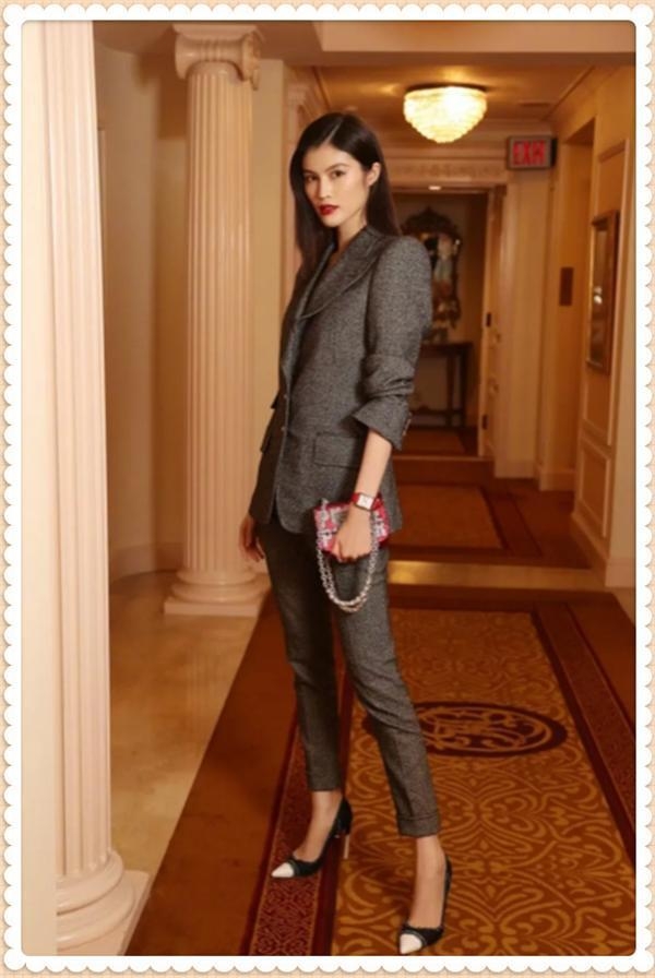 何穗要逼死多少人?穿两人宽的卫衣照样美成仙