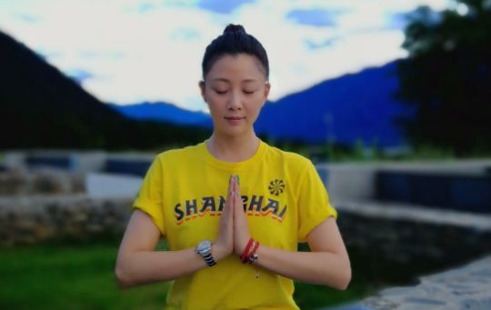 娱乐圈爱素颜的女星这么多，只有她敢对着偷拍镜头喊：拍漂亮点！