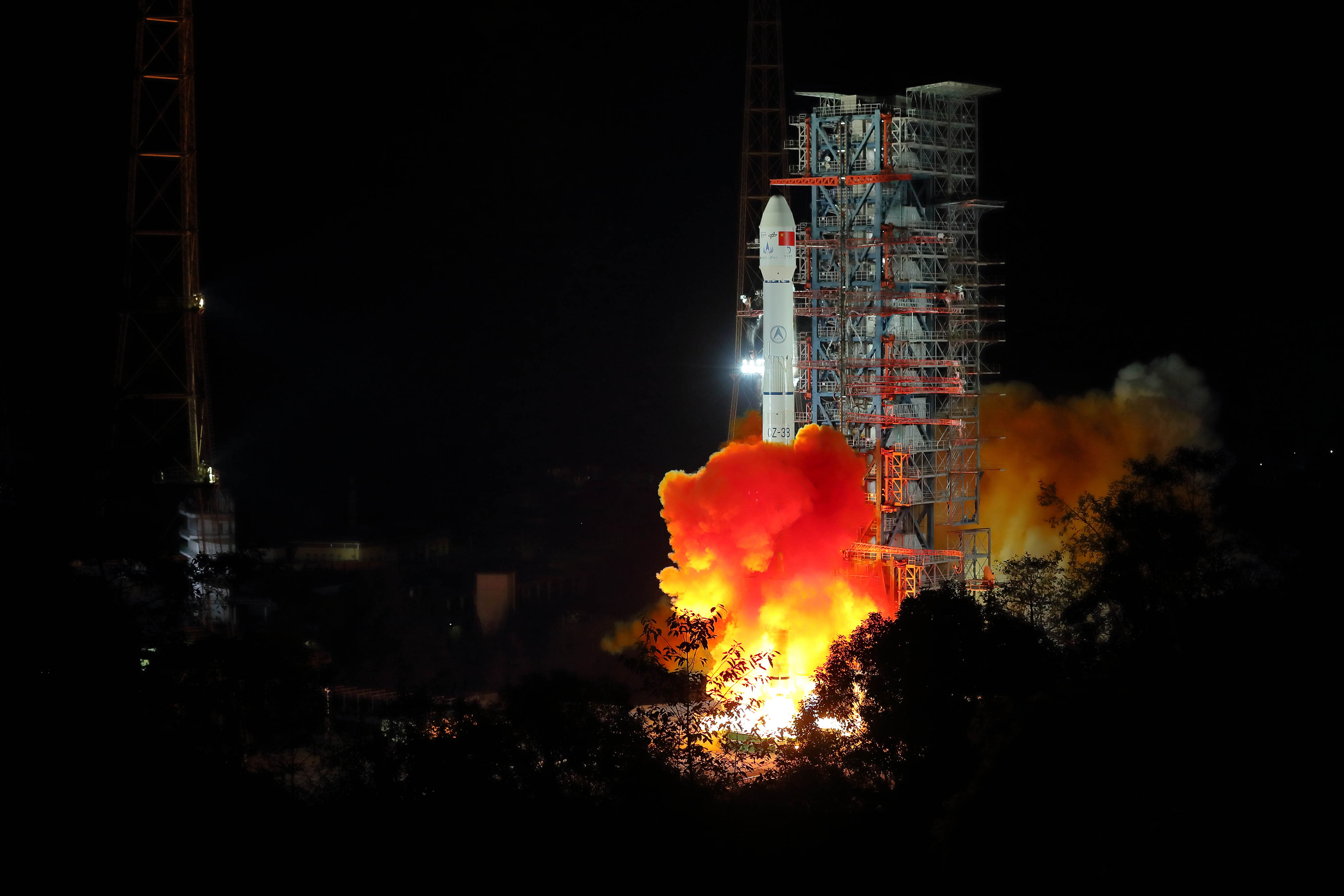嫦娥四号成功发射 将开启人类首次月球背面软着陆探测