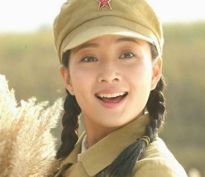 娱乐圈爱素颜的女星这么多，只有她敢对着偷拍镜头喊：拍漂亮点！