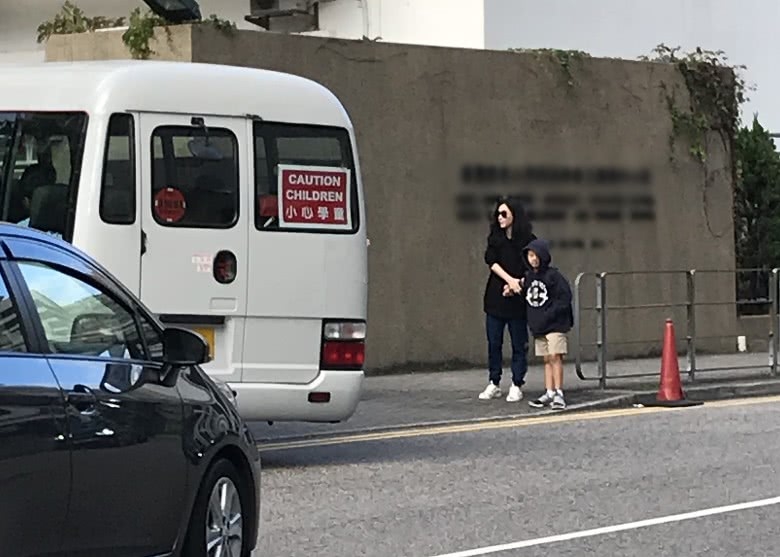 张柏芝全身心带儿子，粗壮大腿手臂展现“幸福肥”