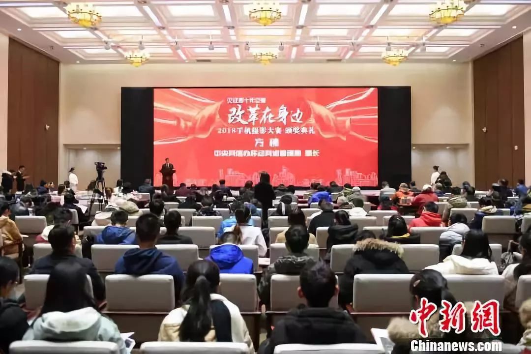 方楠：“随手拍”让民众感受到中国前行的浩浩足音