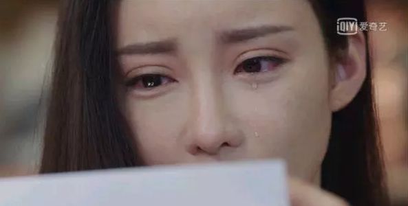 碾压赵丽颖？靠圆规画的发际线、娜扎式窒息鼻，哭都哭不动的双眼皮吗？