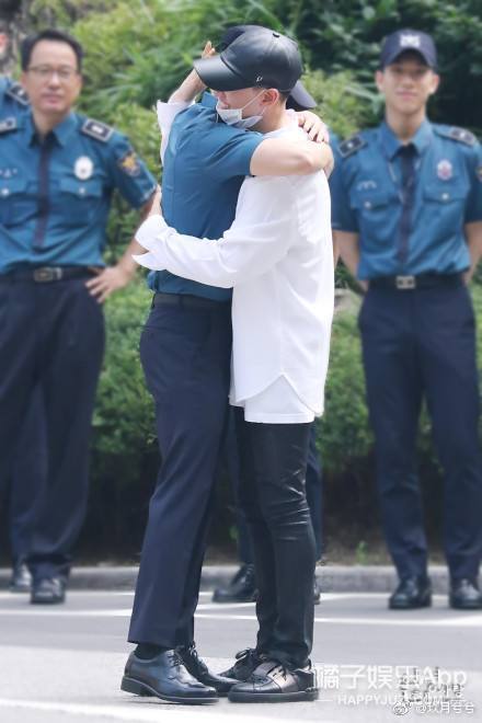 晚报|金莎为翻唱歌曲找寻著作人 爱尔兰名模整容过程曝光