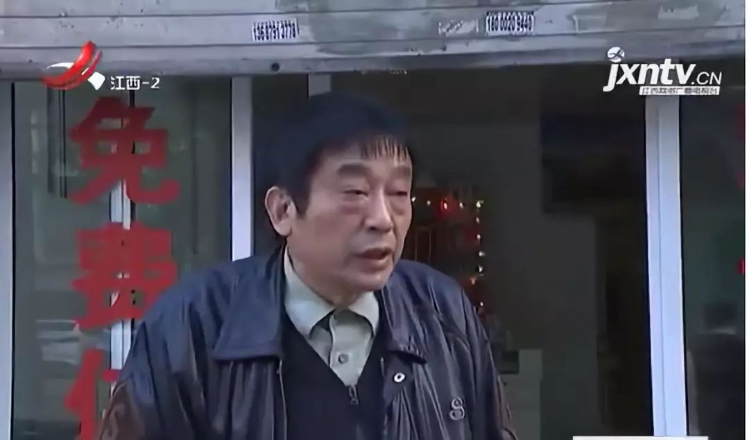 父亲的墓碑样纸上，突然出现了让人意外的名字...